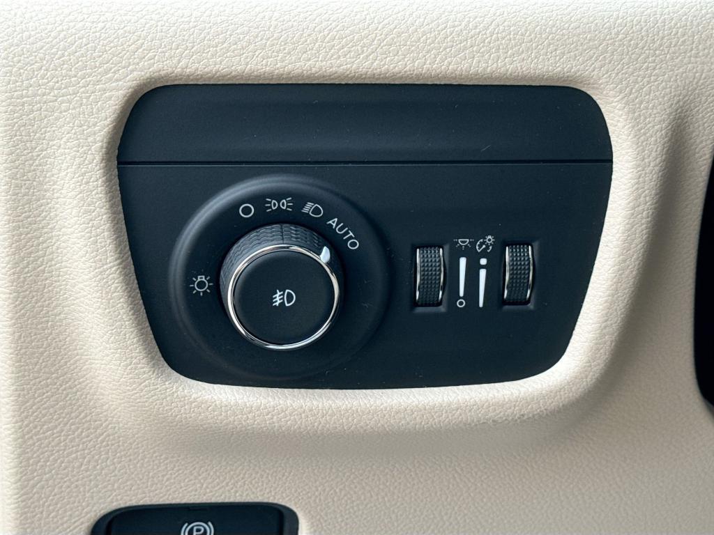 used 2022 Jeep Grand Cherokee car, priced at $30,214