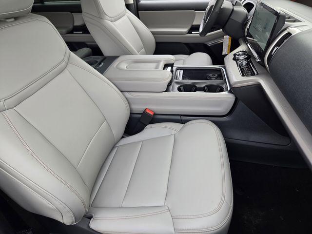 new 2025 Ford Expedition car, priced at $65,194