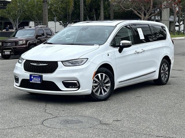used 2023 Chrysler Pacifica Hybrid car, priced at $27,888