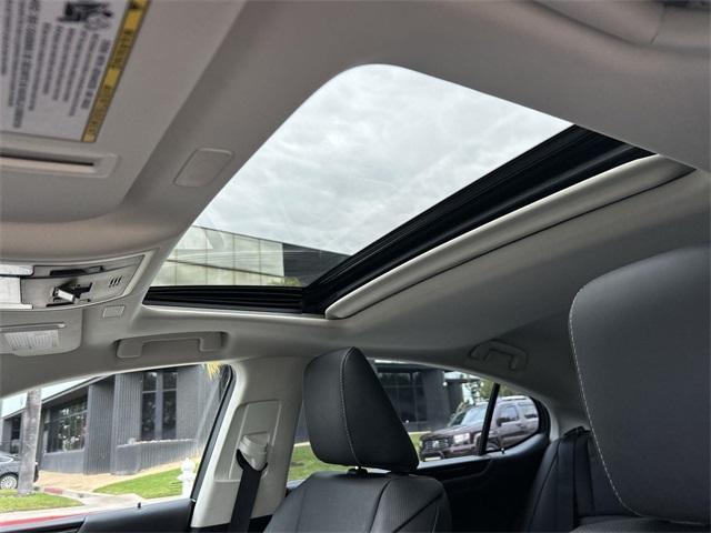 used 2022 Lexus ES 300h car, priced at $33,500