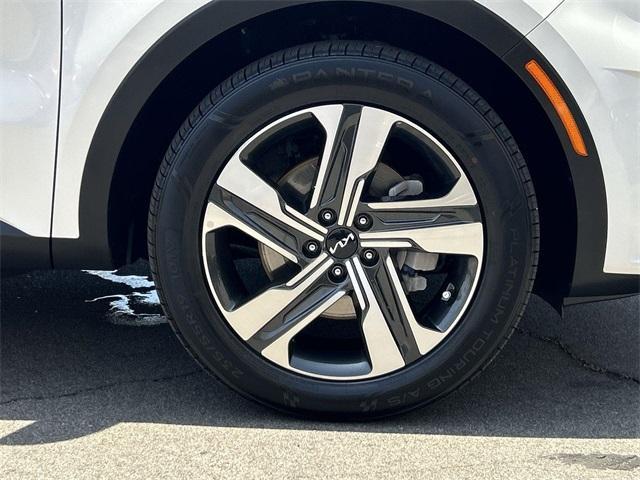 used 2022 Kia Sorento Hybrid car, priced at $27,988