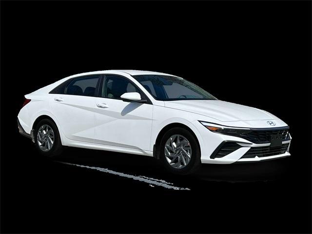 new 2025 Hyundai Elantra HEV car