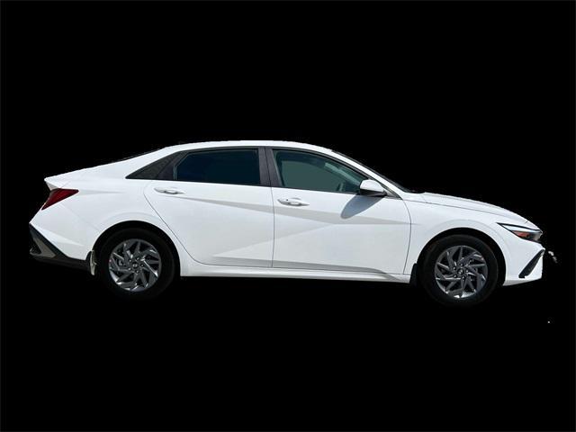 new 2025 Hyundai Elantra HEV car