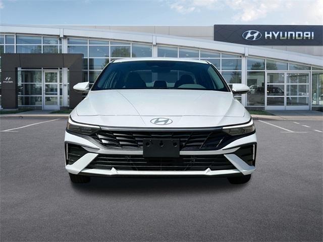 new 2025 Hyundai Elantra HEV car