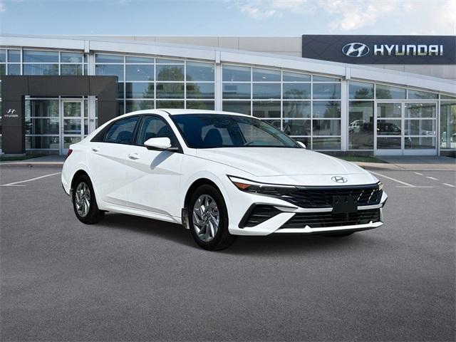 new 2025 Hyundai Elantra HEV car