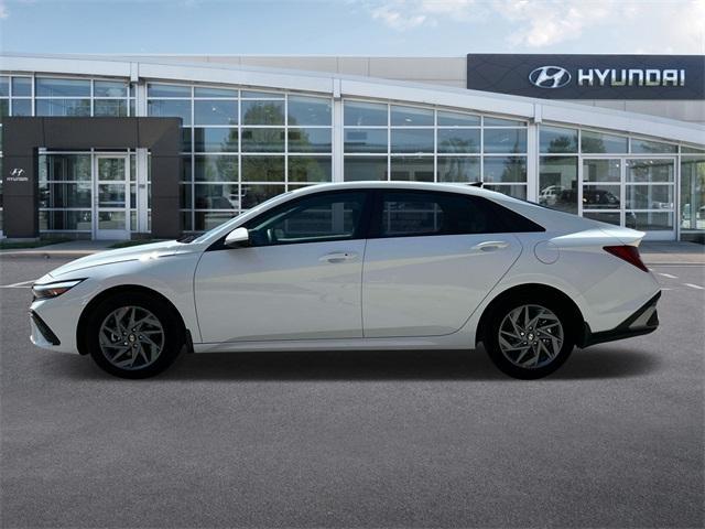 new 2025 Hyundai Elantra HEV car