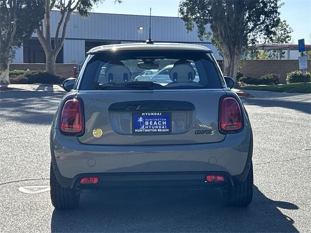 used 2022 MINI SE Hardtop car, priced at $21,000