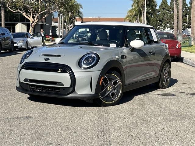 used 2022 MINI SE Hardtop car, priced at $21,000