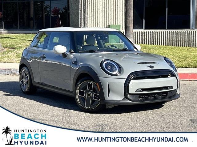 used 2022 MINI SE Hardtop car, priced at $21,000