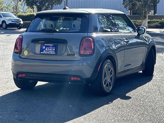 used 2022 MINI SE Hardtop car, priced at $21,000