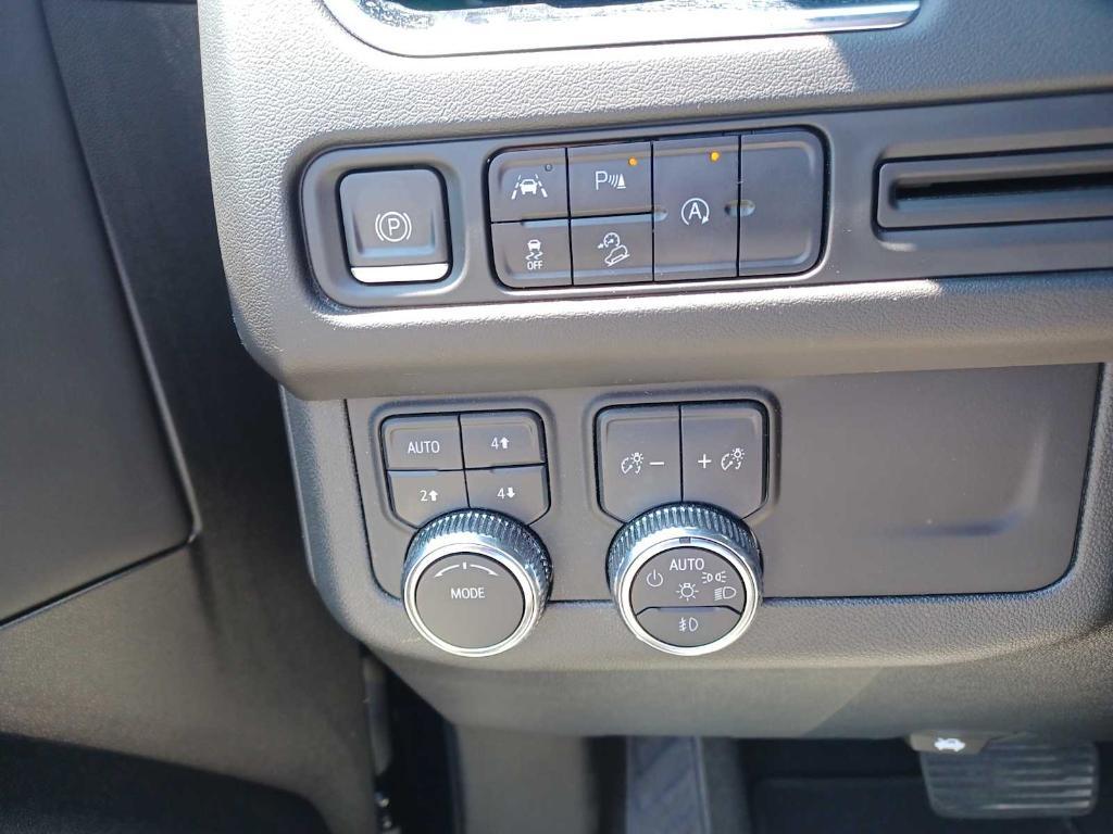 used 2024 GMC Yukon XL car, priced at $67,000