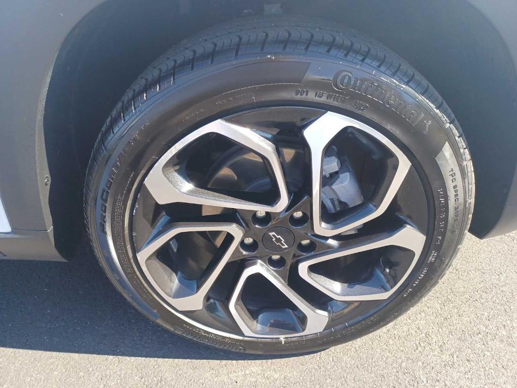 used 2025 Chevrolet Trax car, priced at $24,899