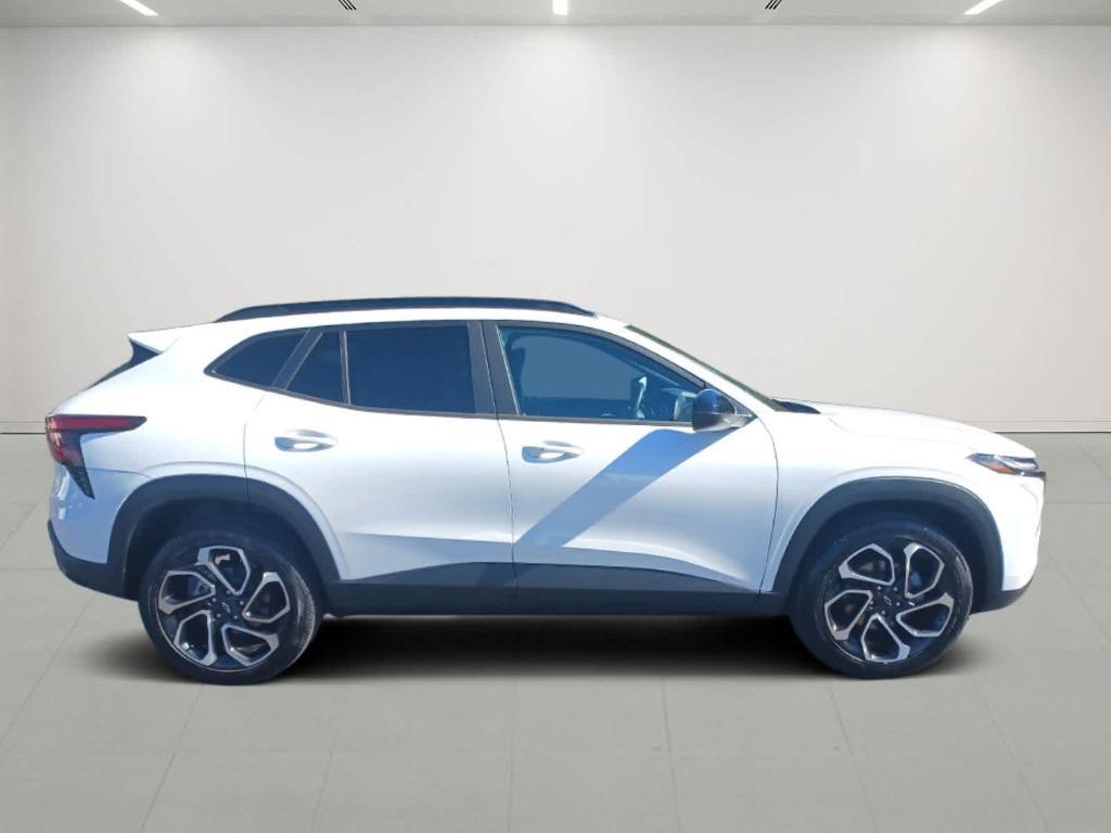 used 2025 Chevrolet Trax car, priced at $24,899