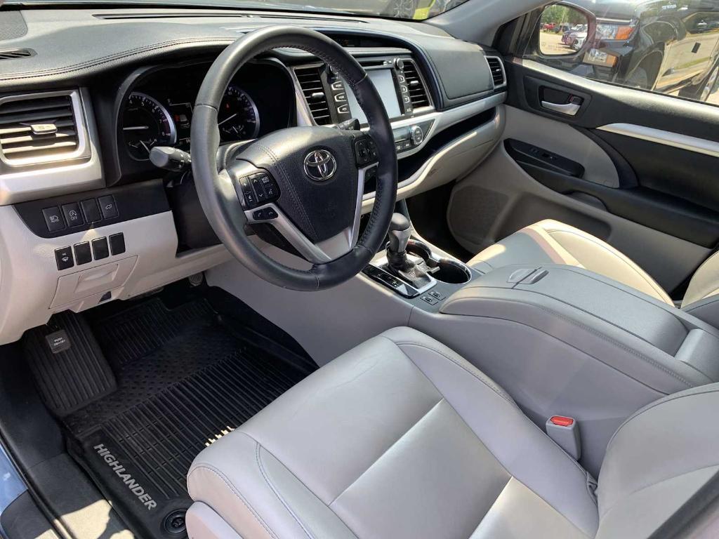 used 2019 Toyota Highlander car, priced at $26,999
