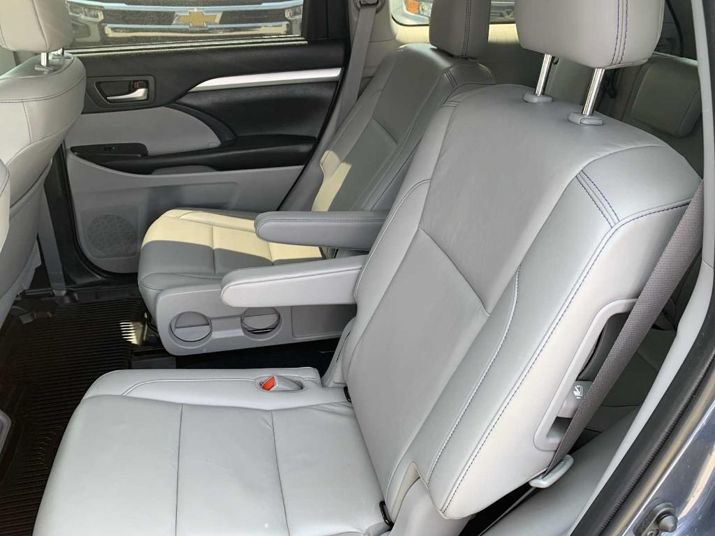 used 2019 Toyota Highlander car, priced at $26,999