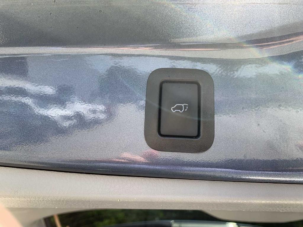 used 2019 Toyota Highlander car, priced at $26,999