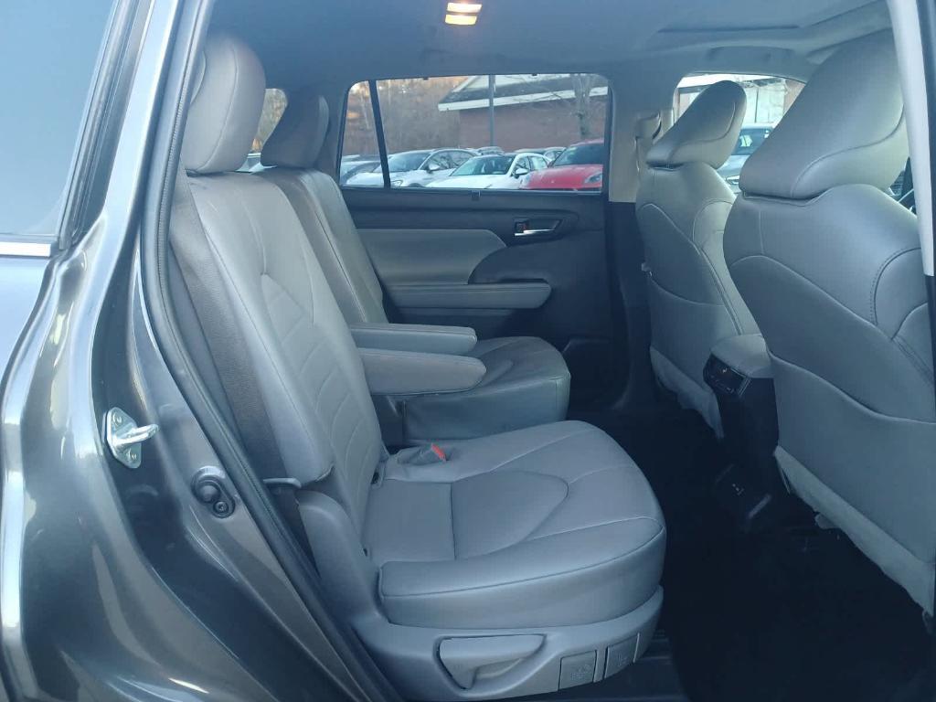 used 2022 Toyota Highlander car, priced at $37,995