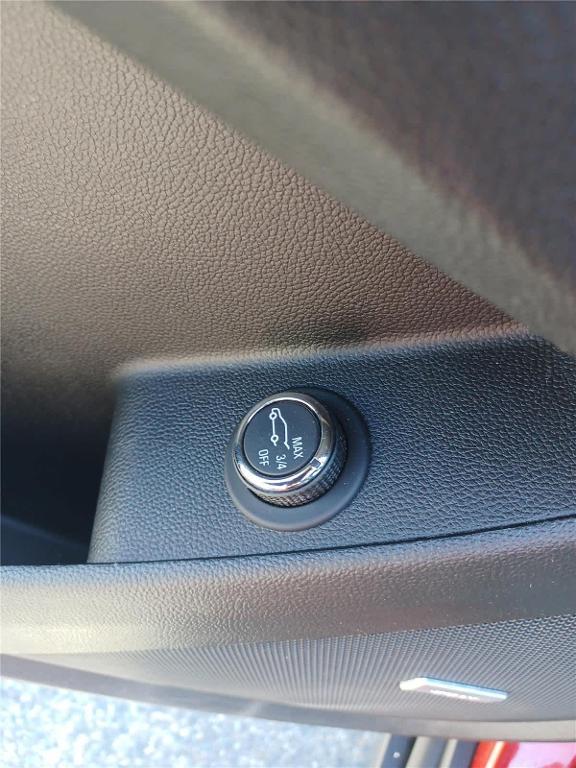 used 2023 Chevrolet Traverse car, priced at $35,299