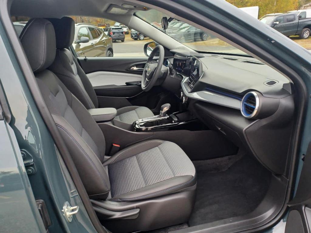 used 2025 Chevrolet Trax car, priced at $22,988