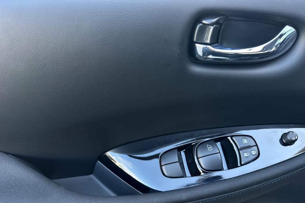 new 2025 Nissan Leaf car, priced at $39,060