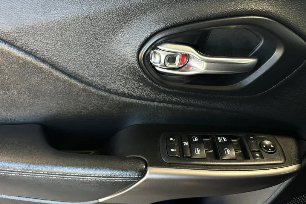 used 2019 Jeep Cherokee car, priced at $11,555