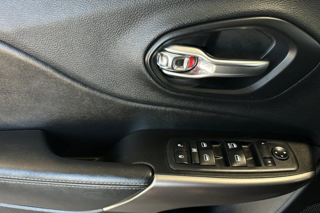used 2019 Jeep Cherokee car, priced at $10,316