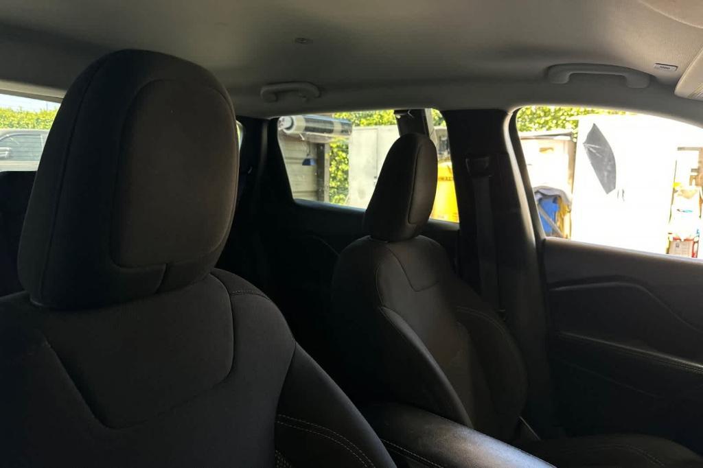 used 2019 Jeep Cherokee car, priced at $11,555