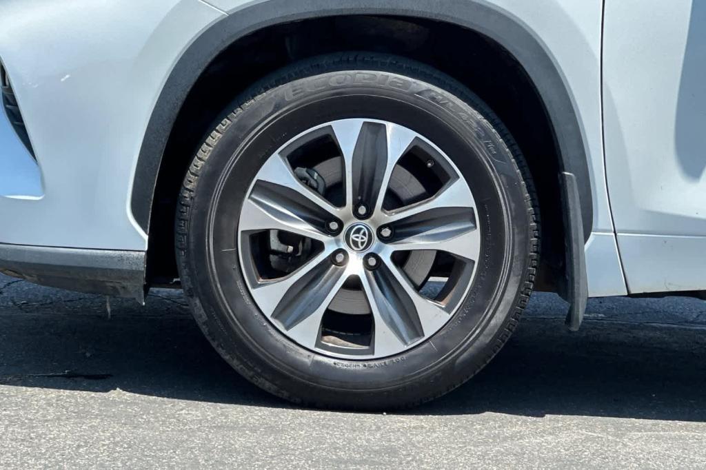 used 2022 Toyota Highlander car, priced at $35,175