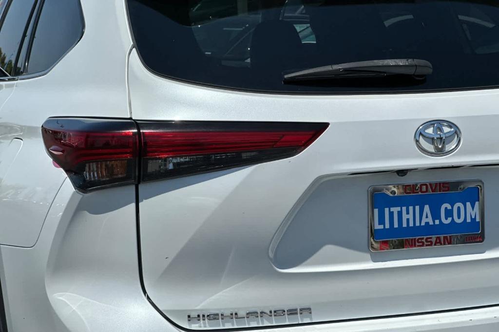 used 2022 Toyota Highlander car, priced at $35,175