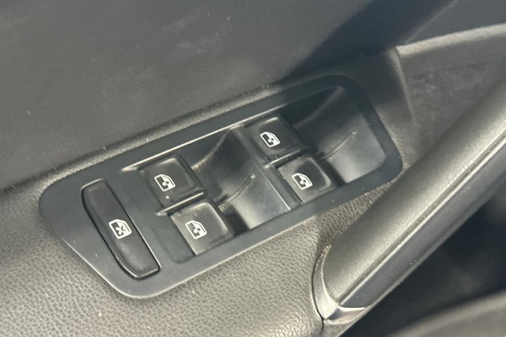 used 2018 Volkswagen e-Golf car, priced at $13,850