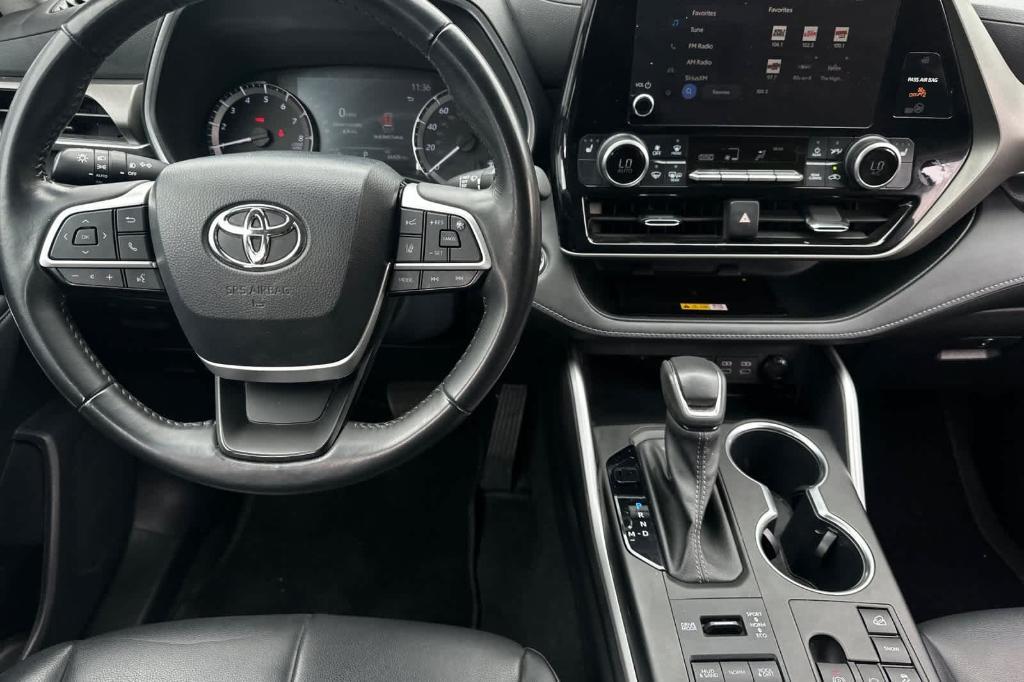 used 2023 Toyota Highlander car, priced at $37,207