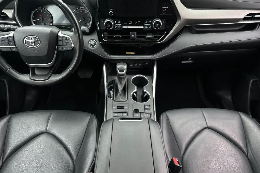 used 2023 Toyota Highlander car, priced at $37,207