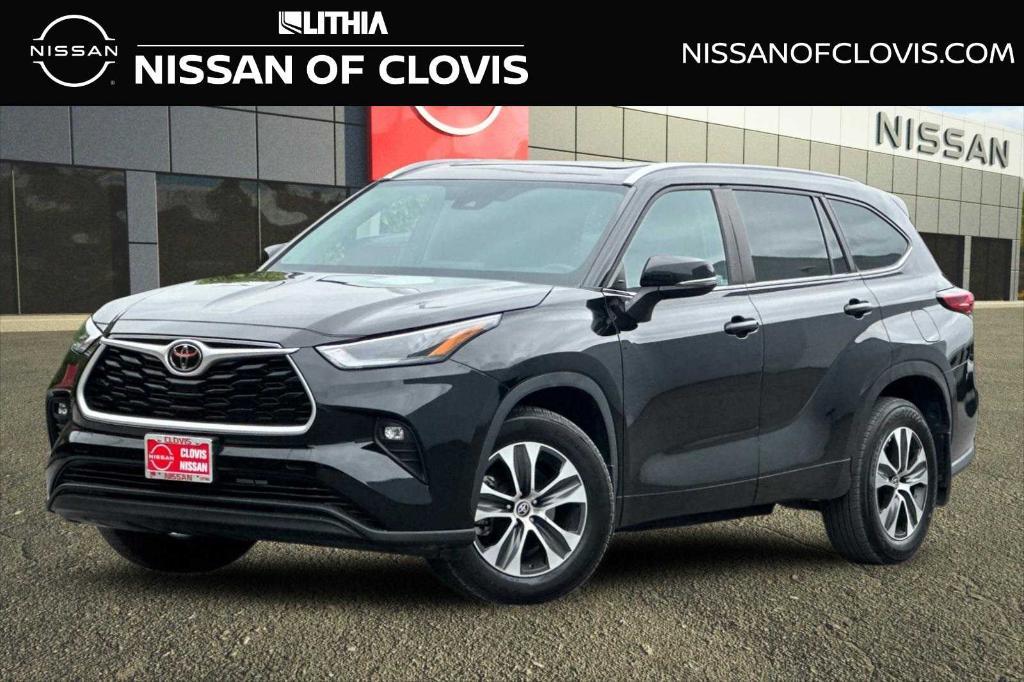 used 2023 Toyota Highlander car, priced at $33,011