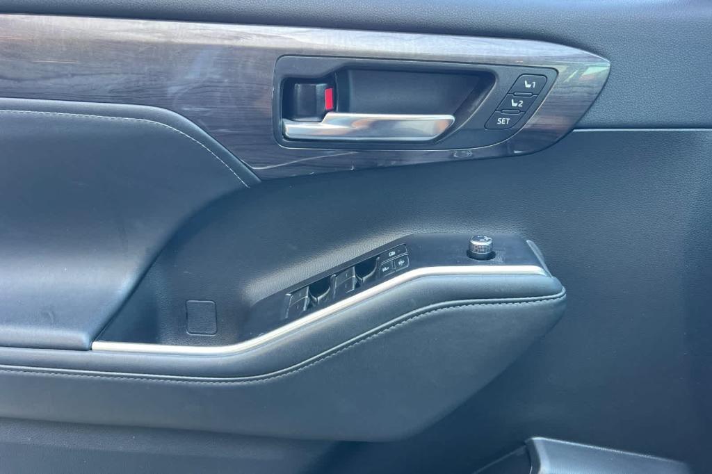 used 2022 Toyota Highlander car, priced at $31,881