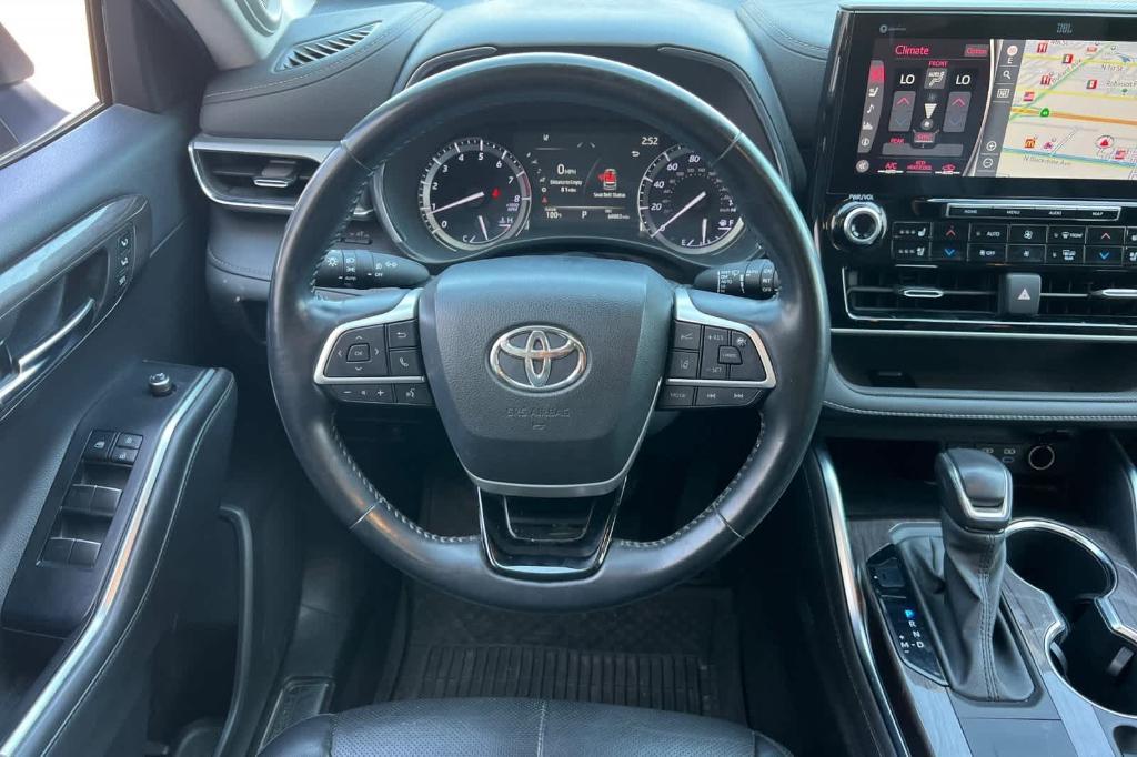 used 2022 Toyota Highlander car, priced at $31,881