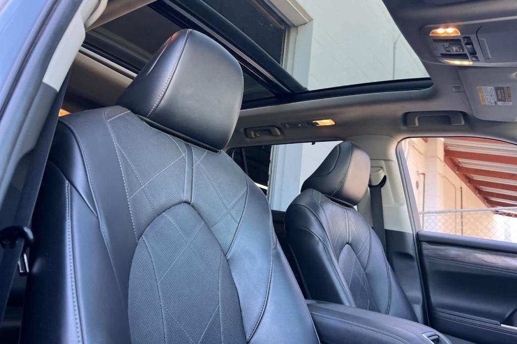 used 2022 Toyota Highlander car, priced at $31,881