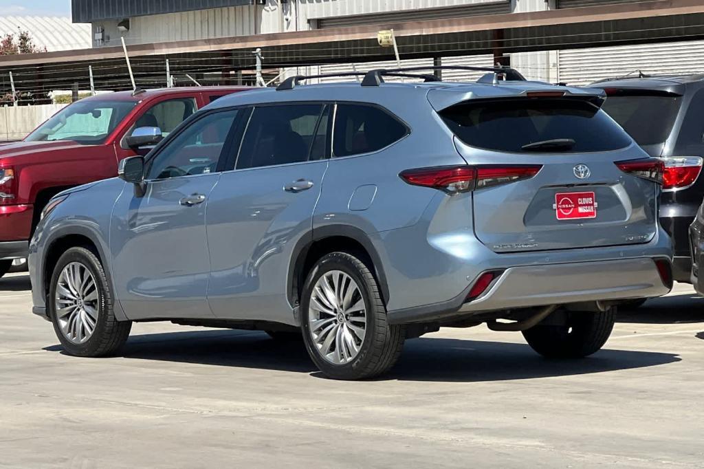 used 2022 Toyota Highlander car, priced at $31,881