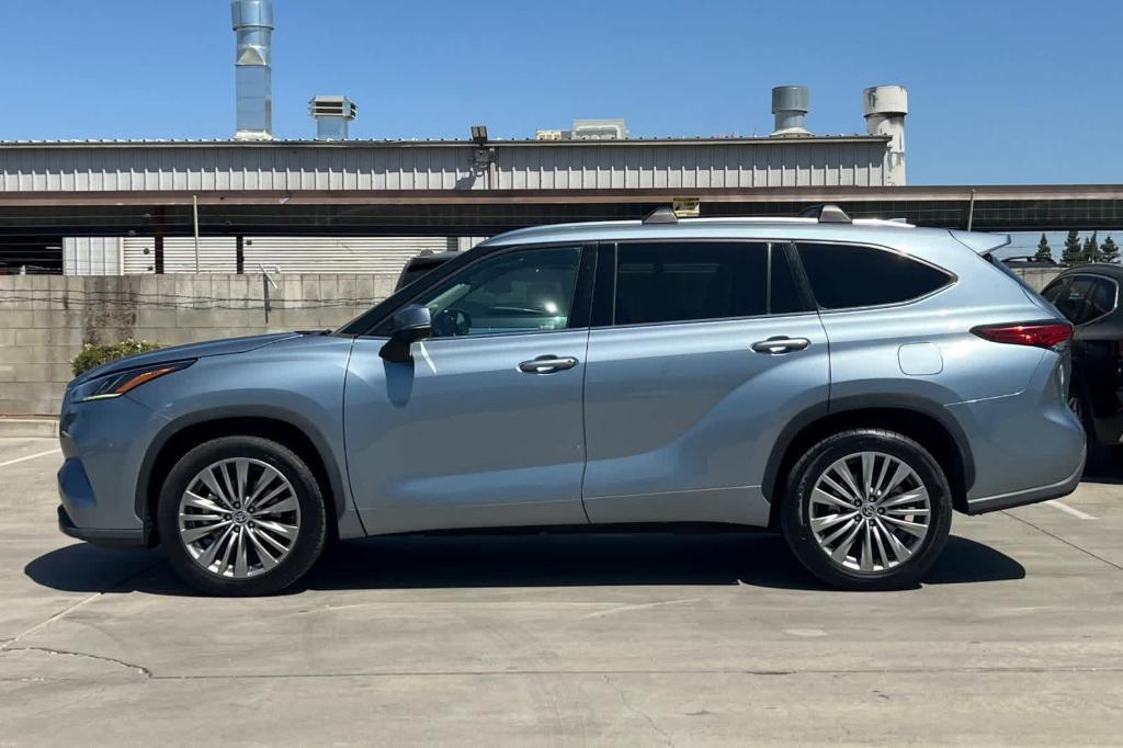 used 2022 Toyota Highlander car, priced at $31,881
