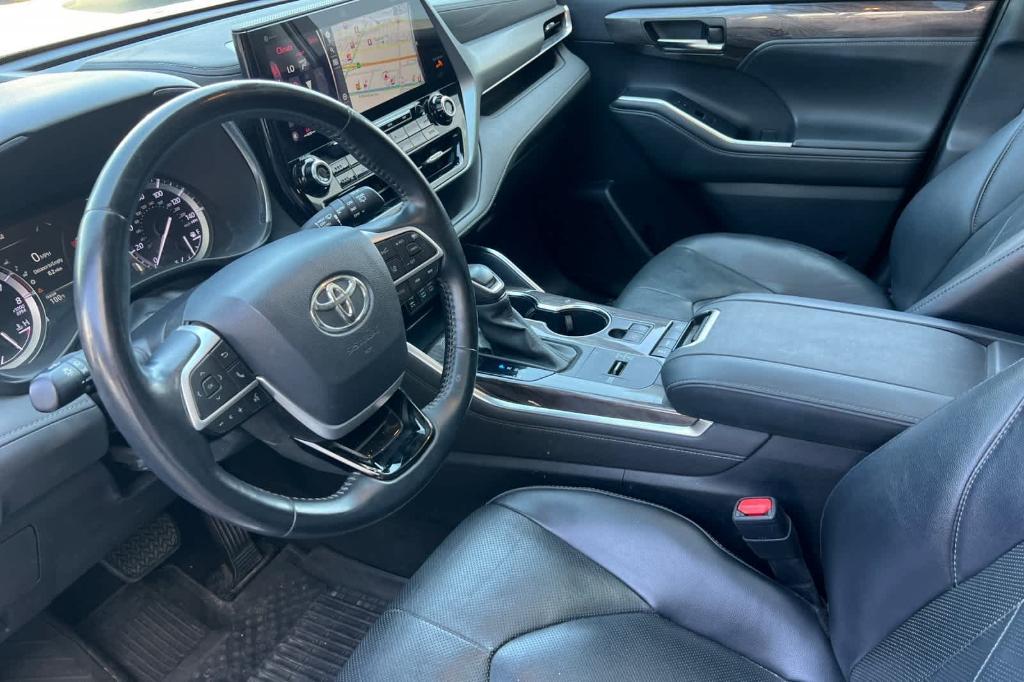 used 2022 Toyota Highlander car, priced at $31,881