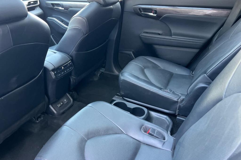 used 2022 Toyota Highlander car, priced at $31,881