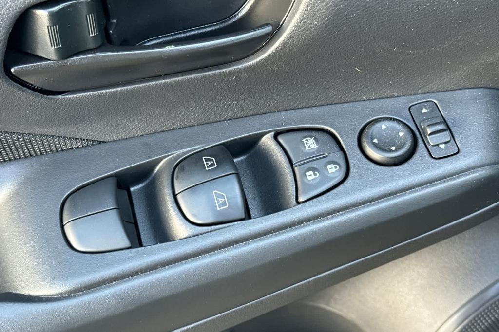 new 2025 Nissan Kicks Play car, priced at $21,297