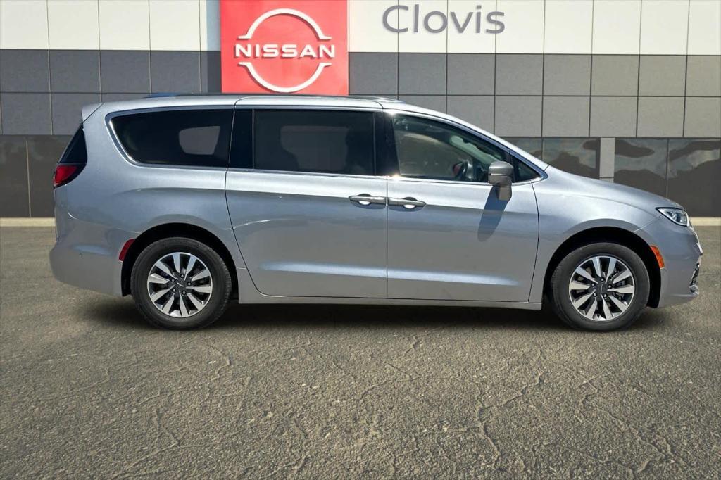 used 2021 Chrysler Pacifica Hybrid car, priced at $18,685