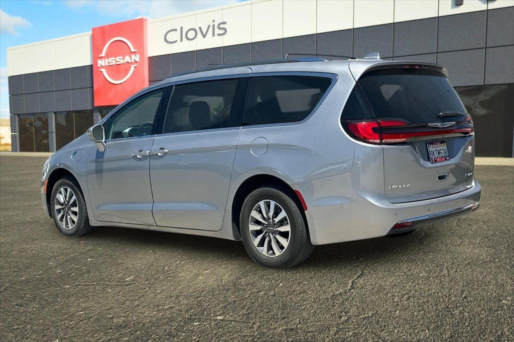 used 2021 Chrysler Pacifica Hybrid car, priced at $18,685