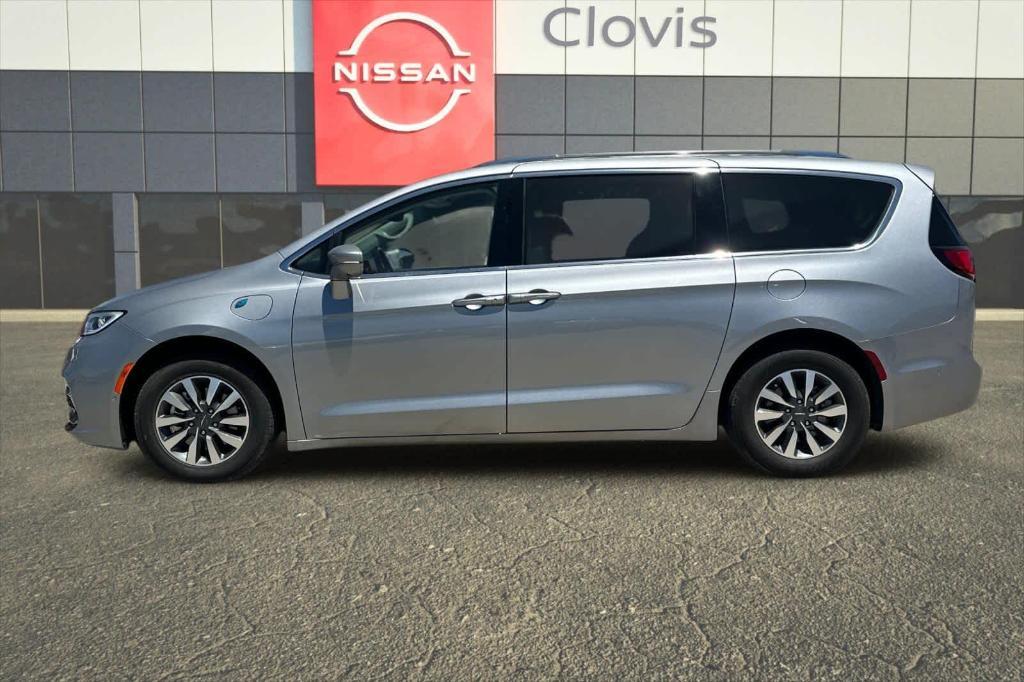 used 2021 Chrysler Pacifica Hybrid car, priced at $18,685