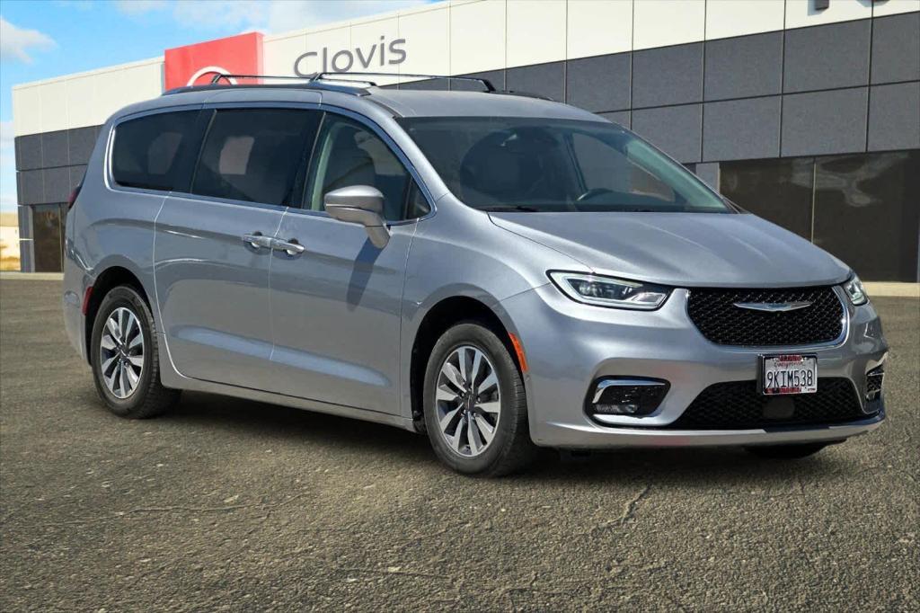 used 2021 Chrysler Pacifica Hybrid car, priced at $18,685