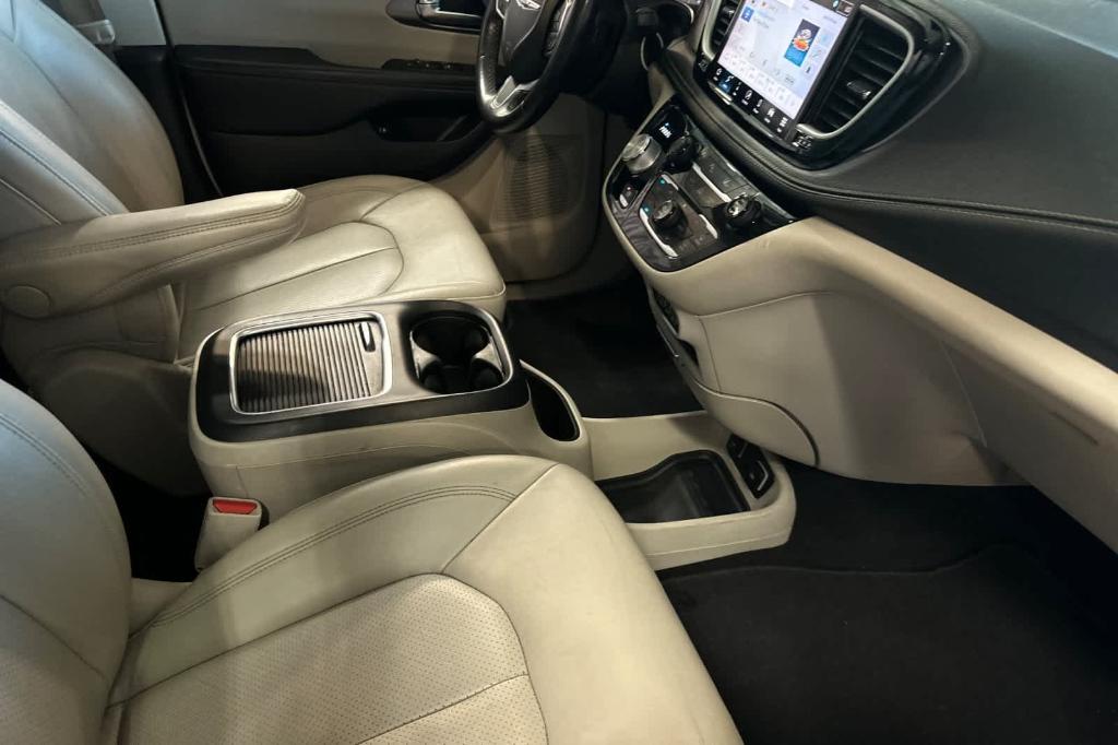used 2021 Chrysler Pacifica Hybrid car, priced at $18,685