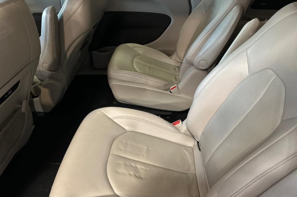 used 2021 Chrysler Pacifica Hybrid car, priced at $18,685