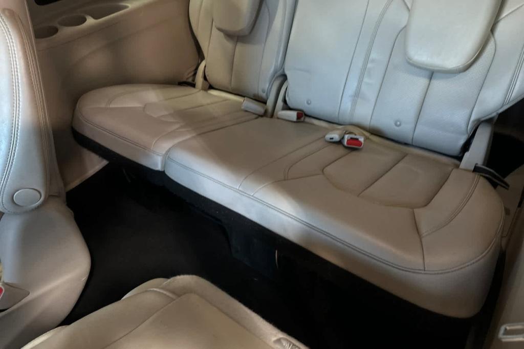 used 2021 Chrysler Pacifica Hybrid car, priced at $18,685