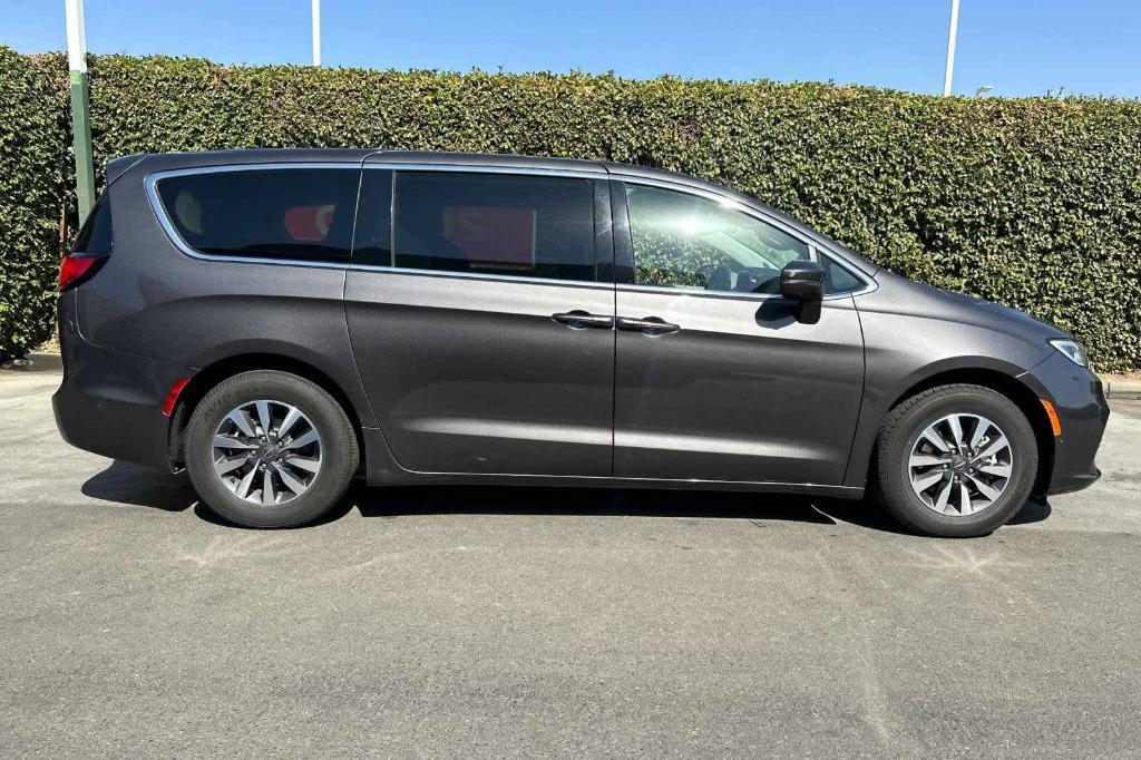 used 2022 Chrysler Pacifica Hybrid car, priced at $21,851