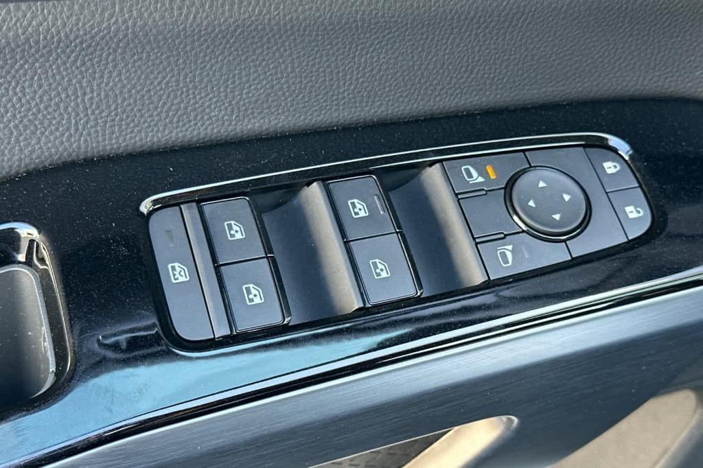 new 2025 Nissan Pathfinder car, priced at $38,052